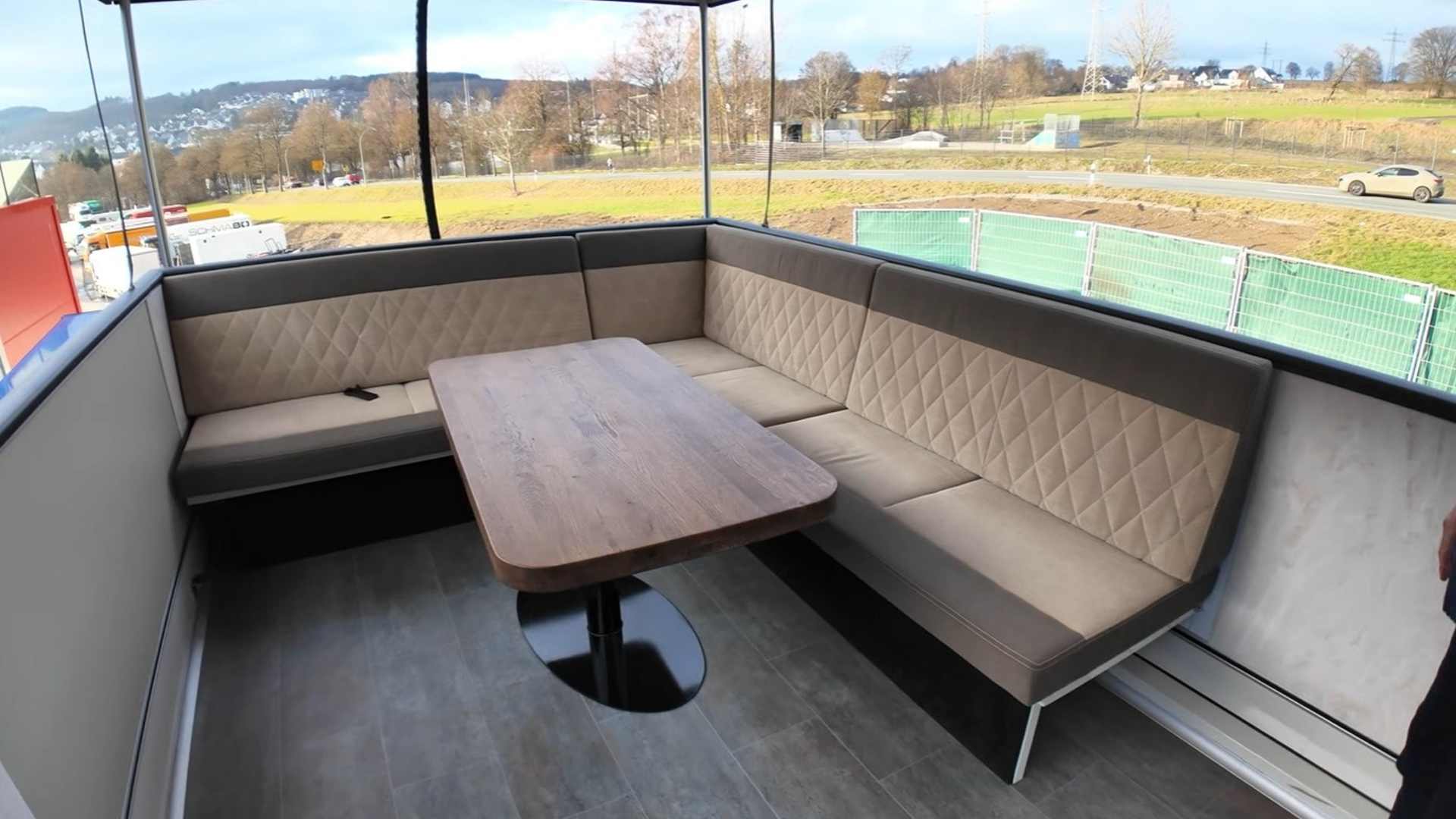 Двухэтажный немецкий автодом ATventure 1070 сделали еще роскошнее 3 Двухэтажный немецкий автодом ATventure 1070 сделали еще роскошнее