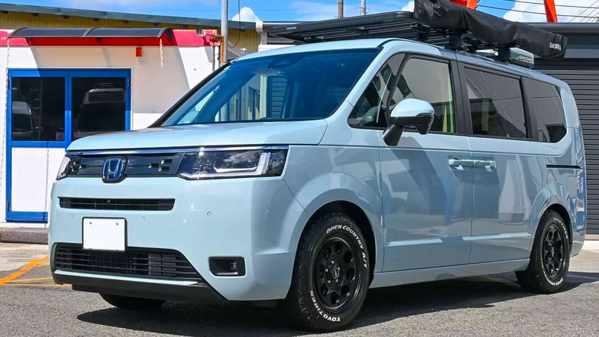 Honda Step Wagon превратили в автодом для поездок с ночевками для двоих на каждый день