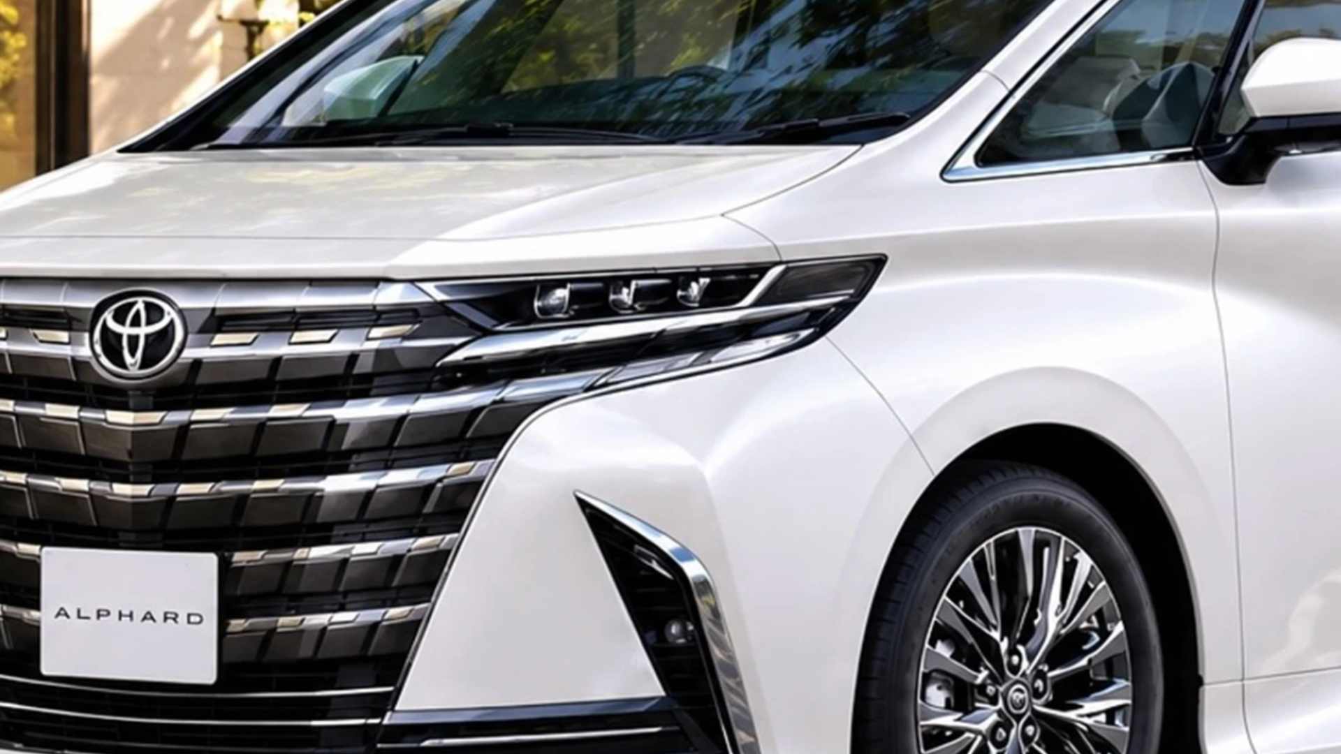 Toyota Alphard показали неофициально в рестайлинг-версии