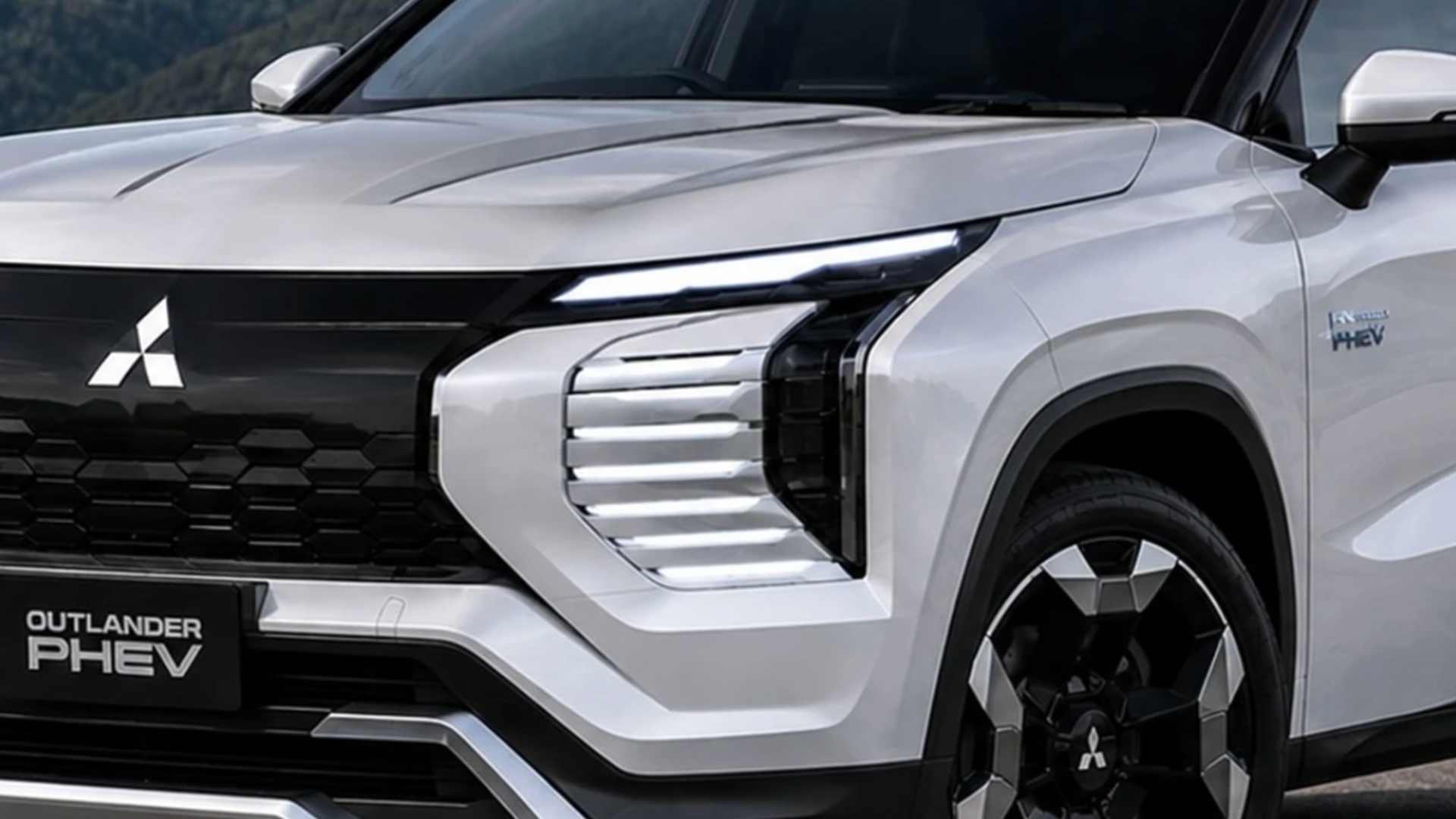 Mitsubishi Outlander нового поколения показан неофициально
