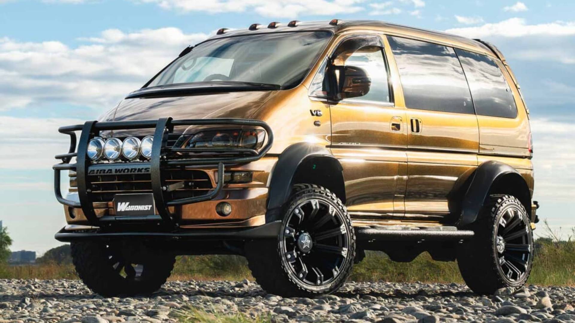 Японец превратил Mitsubishi Delica в минивэн для сложного бездорожья с двигателем Toyota