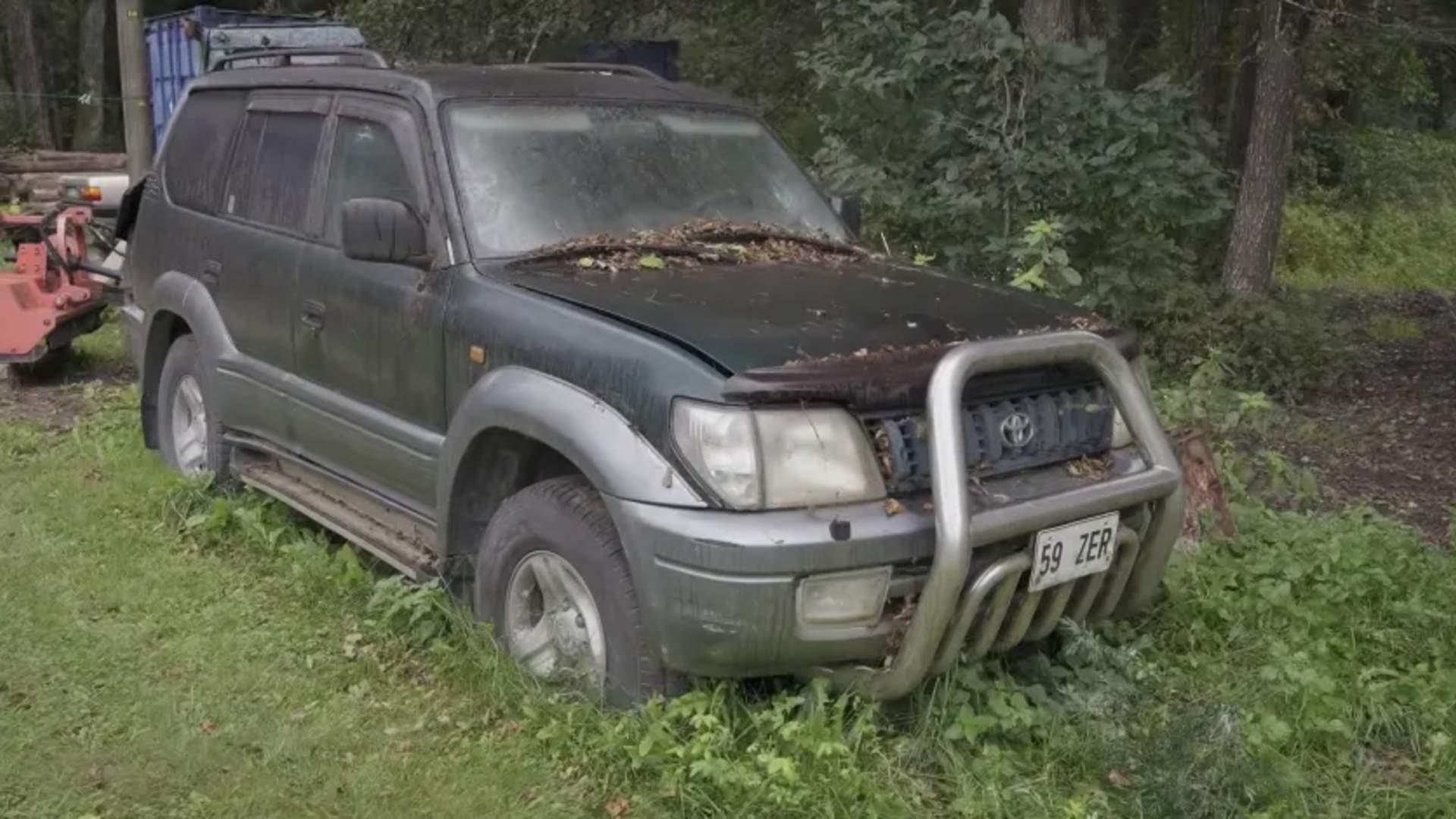 Toyota Land Cruiser Prado простоял пять лет во дворе, но снова завелся 2 Toyota Land Cruiser Prado простоял пять лет во дворе, но снова завелся