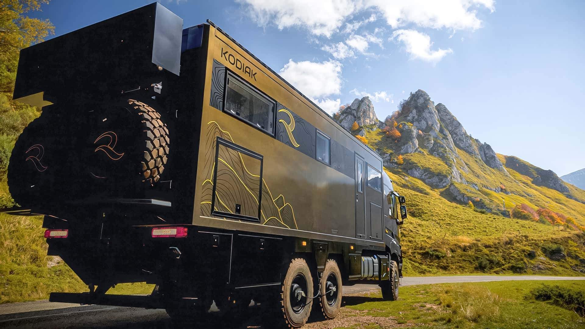Экспедиционный автодом Kodiak 6x6: шесть ведущих колес и 18 квадратных метров жилого пространства 2 Экспедиционный автодом Kodiak 6x6: шесть ведущих колес и 18 квадратных метров жилого пространства