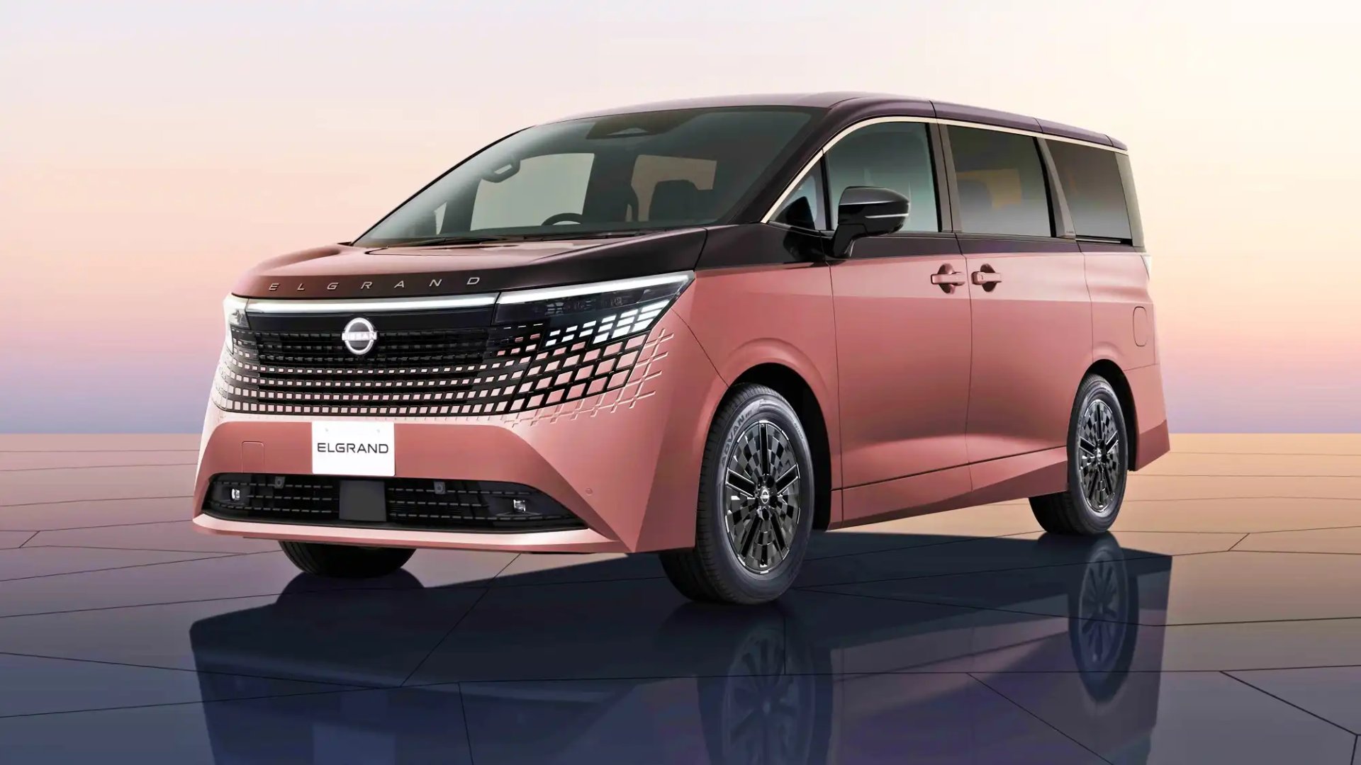Очередь на новый минивэн Nissan – конкурент Toyota Alphard – превысила год