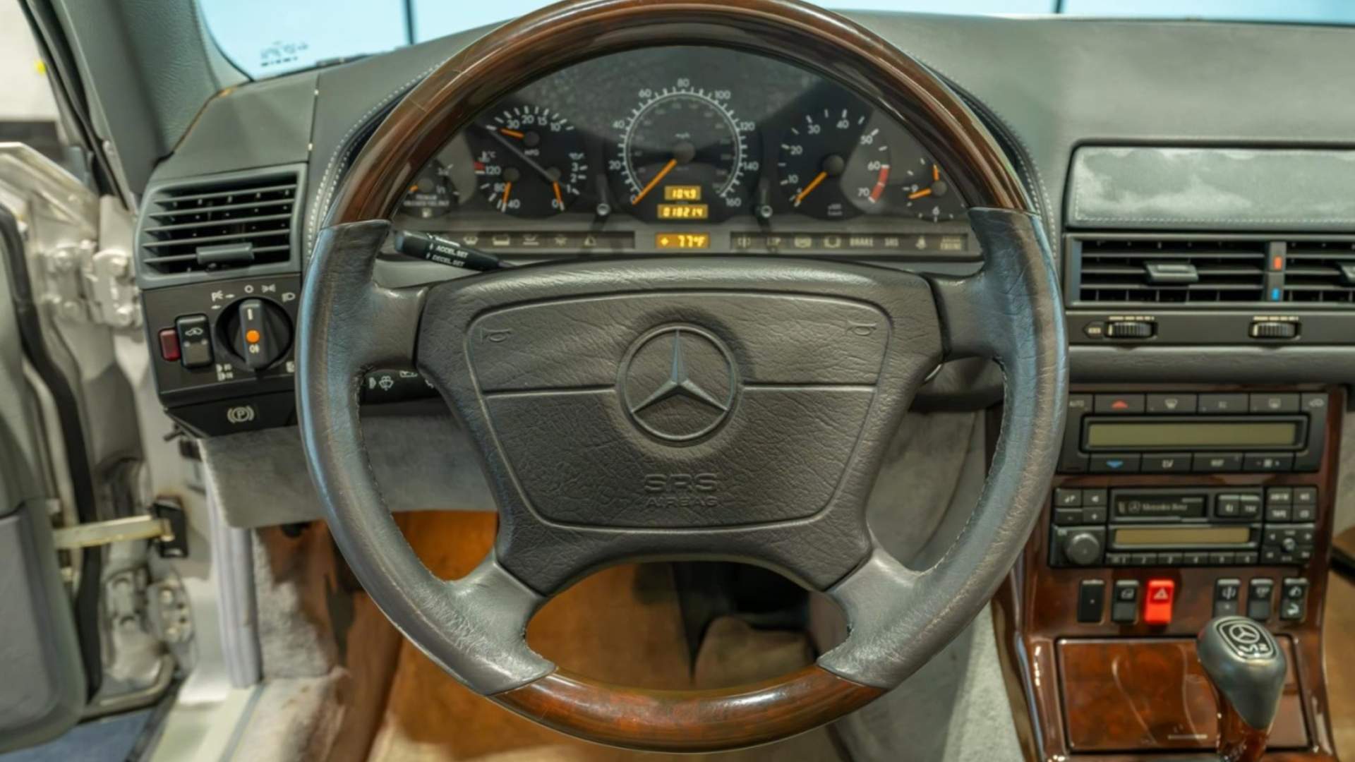Редкий Mercedes SL74 с V12 ушел с молотка за рекордную сумму