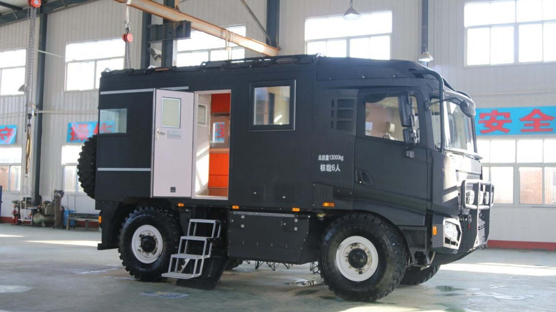 Beijing Monster: китайский автодом с полным приводом и двумя двуспальными кроватями