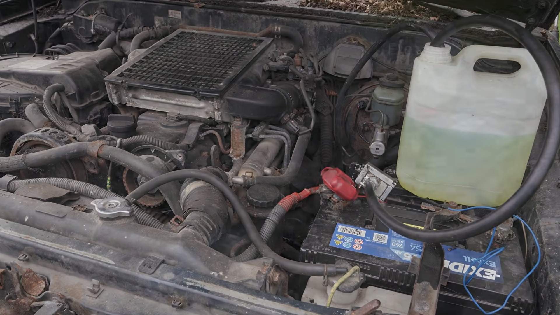 Toyota Land Cruiser Prado простоял пять лет во дворе, но снова завелся 3 Toyota Land Cruiser Prado простоял пять лет во дворе, но снова завелся