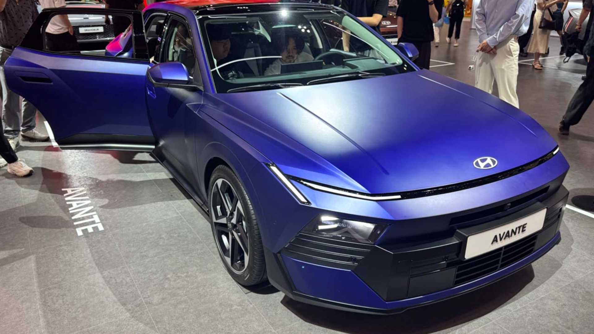 Новый Hyundai Avante в Корее раскупают таксопарки и прокатные компании