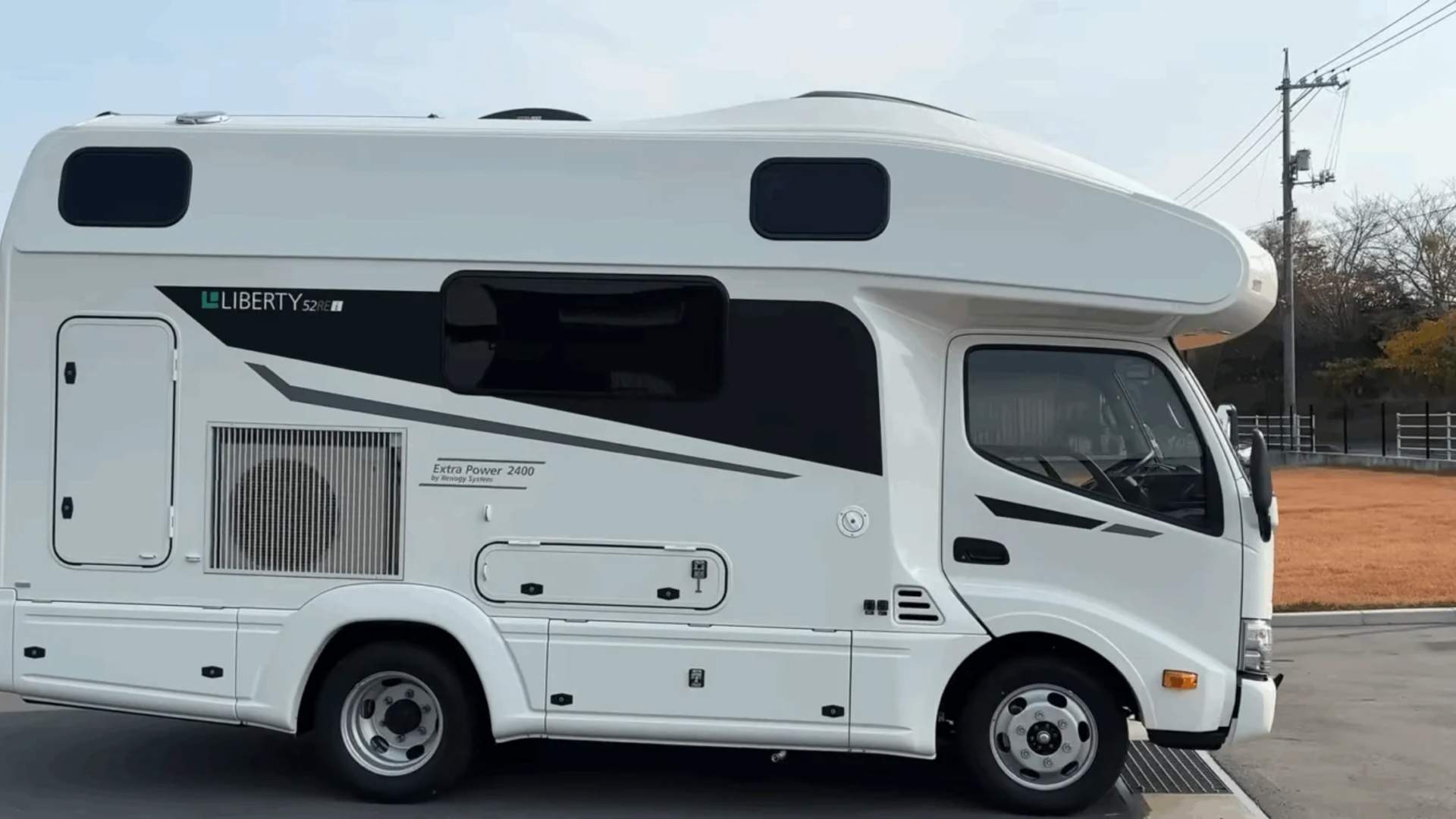 Компактный автодом Liberty 52 REi: японцы уместили 5 спальных мест в 5-метровом кузове 1 Компактный автодом Liberty 52 REi: японцы уместили 5 спальных мест в 5-метровом кузове