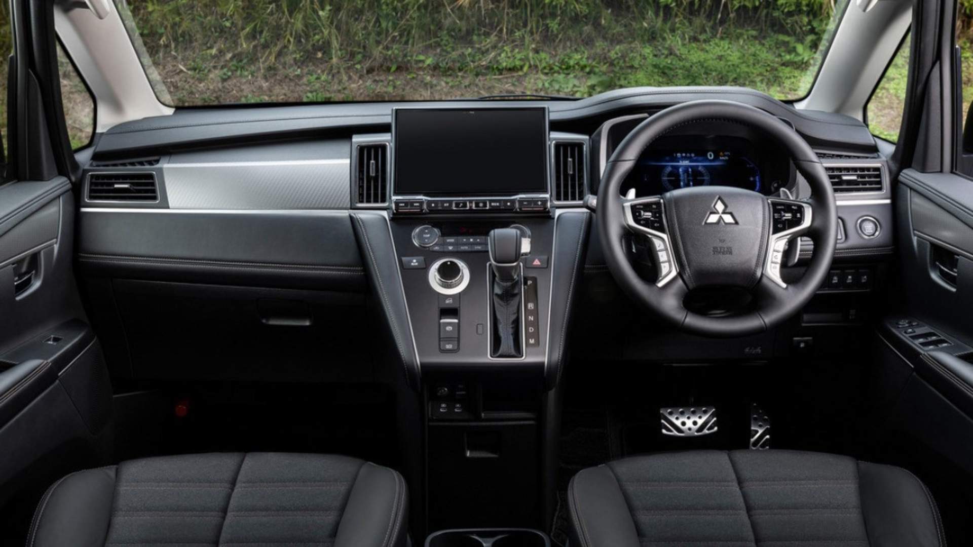 Mitsubishi Delica D:5 бьет рекорды продаж в Японии перед выходом на пенсию