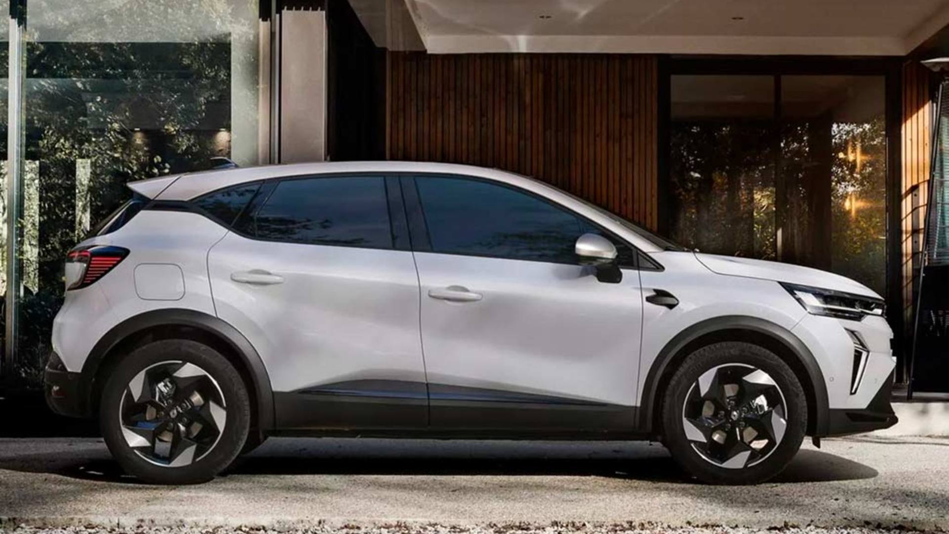 В Россию вернули Renault Captur: цена – дороже 3 млн рублей 2 В Россию вернули Renault Captur: цена – дороже 3 млн рублей