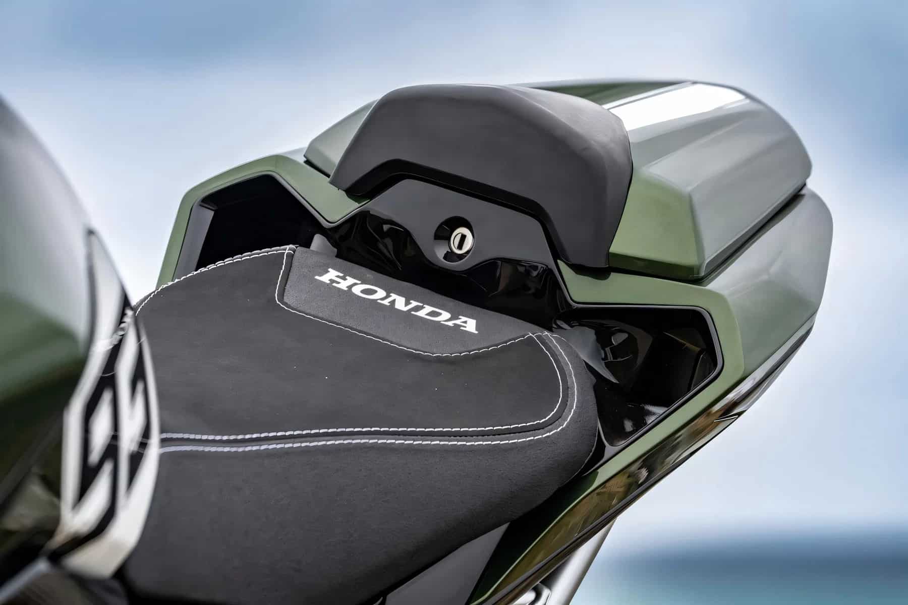 Уникальный Honda Hornet Mugen получил карбон и тормоза Brembo 3 Уникальный Honda Hornet Mugen получил карбон и тормоза Brembo