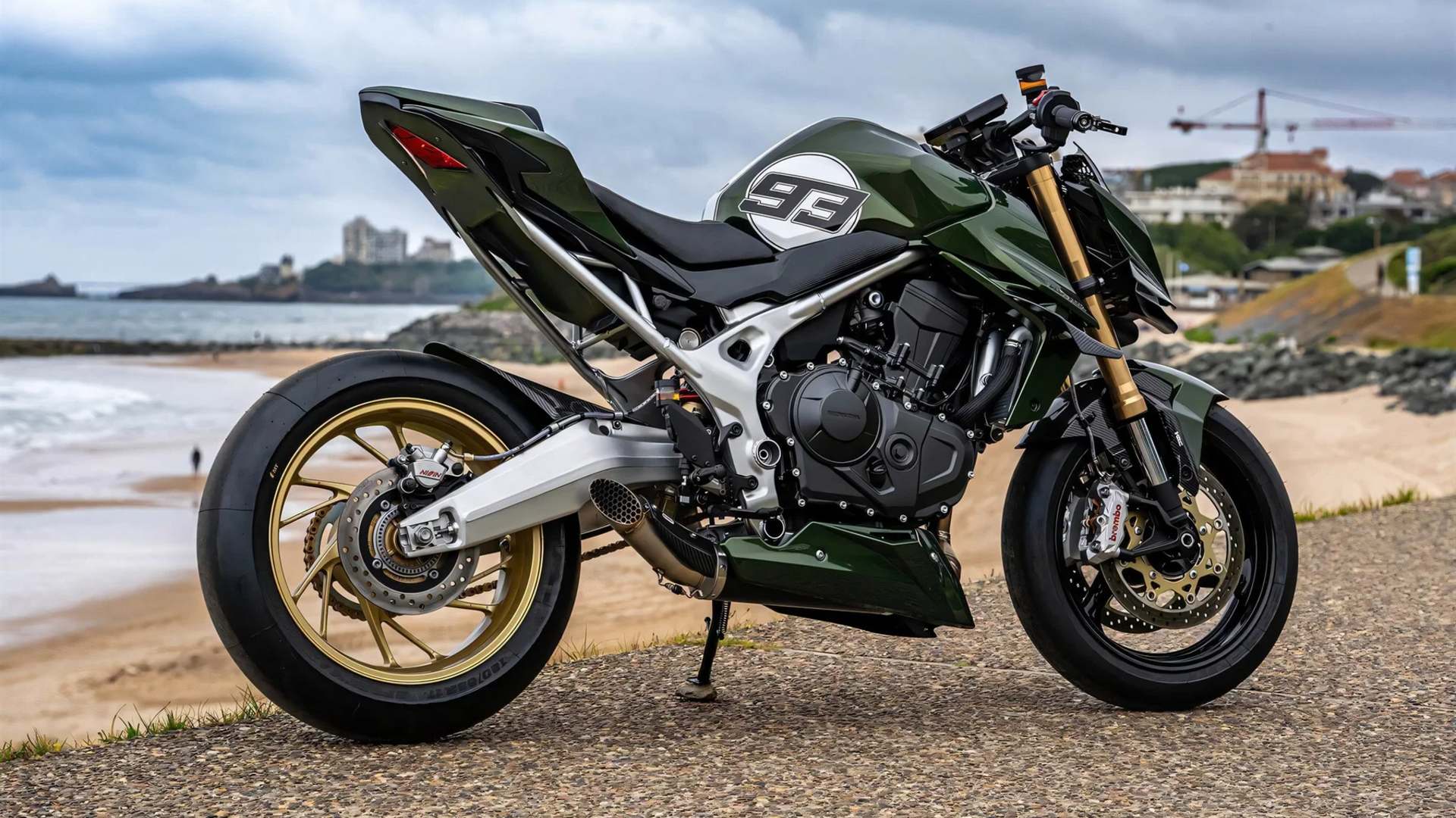 Уникальный Honda Hornet Mugen получил карбон и тормоза Brembo 2 Уникальный Honda Hornet Mugen получил карбон и тормоза Brembo