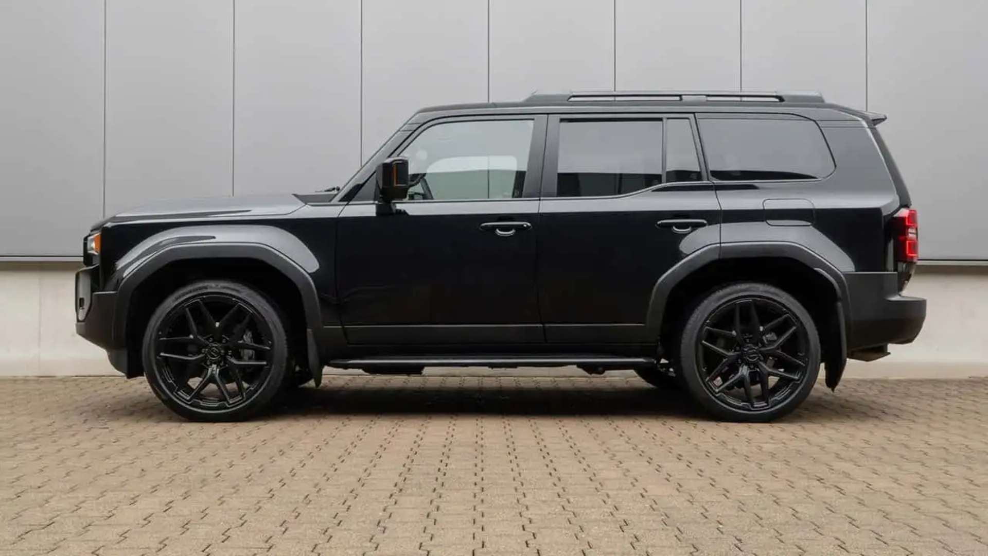 В Германии придумали, как занизить клиренс Toyota Land Cruiser