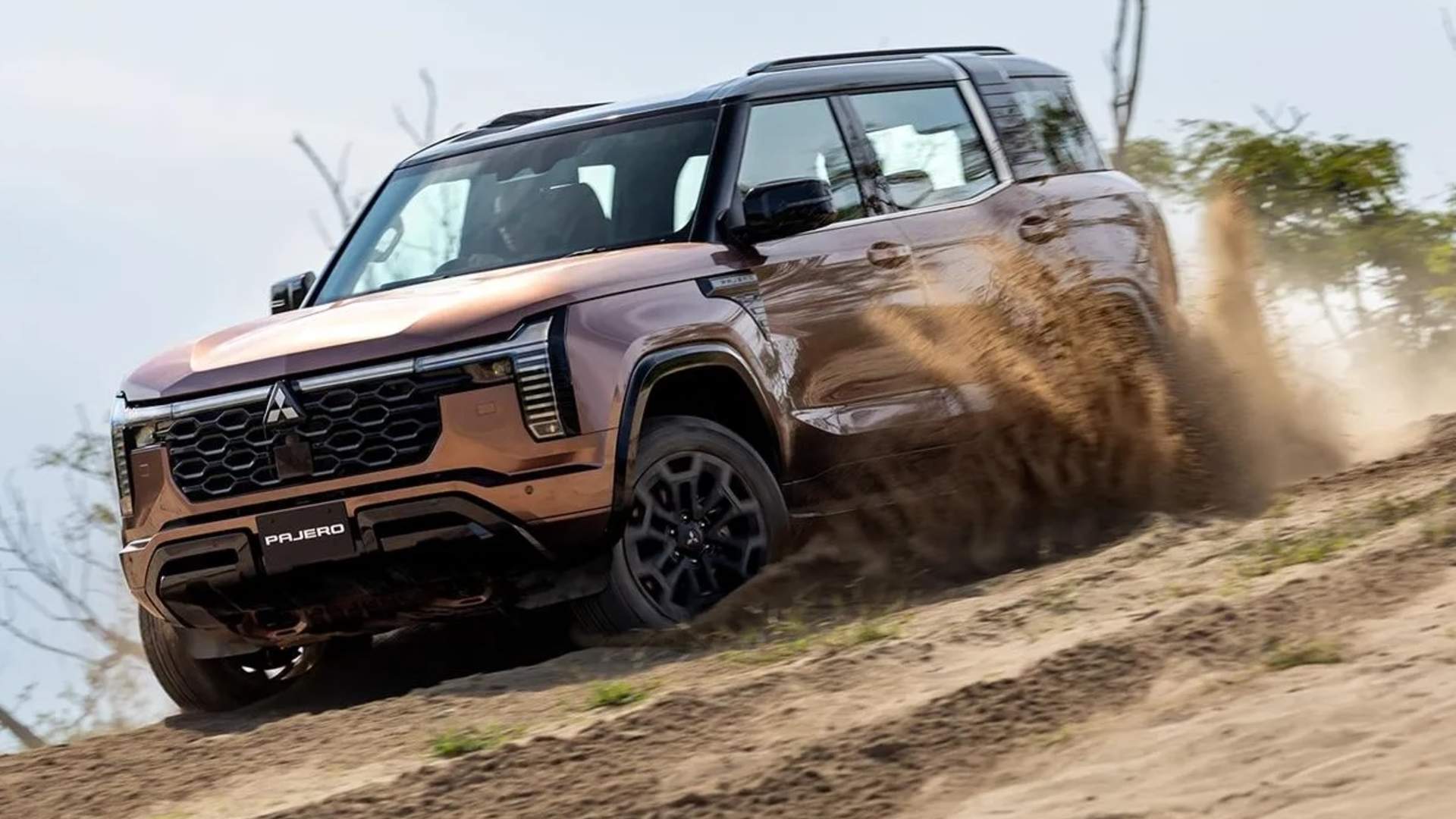 Проходимость Mitsubishi Pajero проверили на песчаных дюнах в Японии