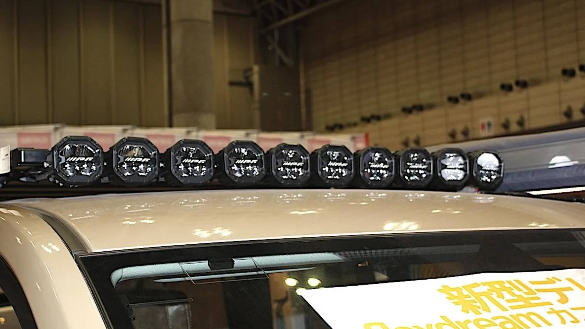 В Японии представили особый Mitsubishi Delica D:5 MONOBOX для бездорожья и ночевок в салоне