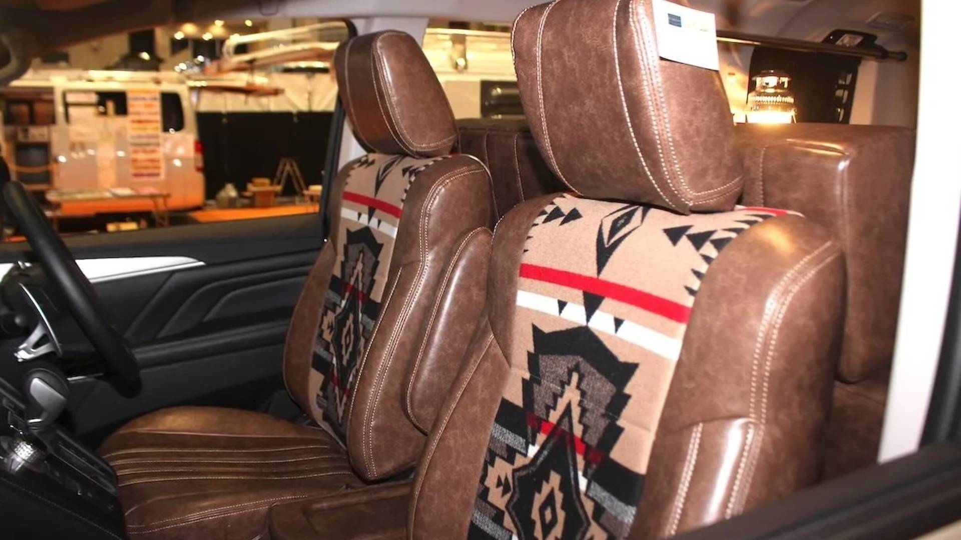В Японии представили особый Mitsubishi Delica D:5 MONOBOX для бездорожья и ночевок в салоне