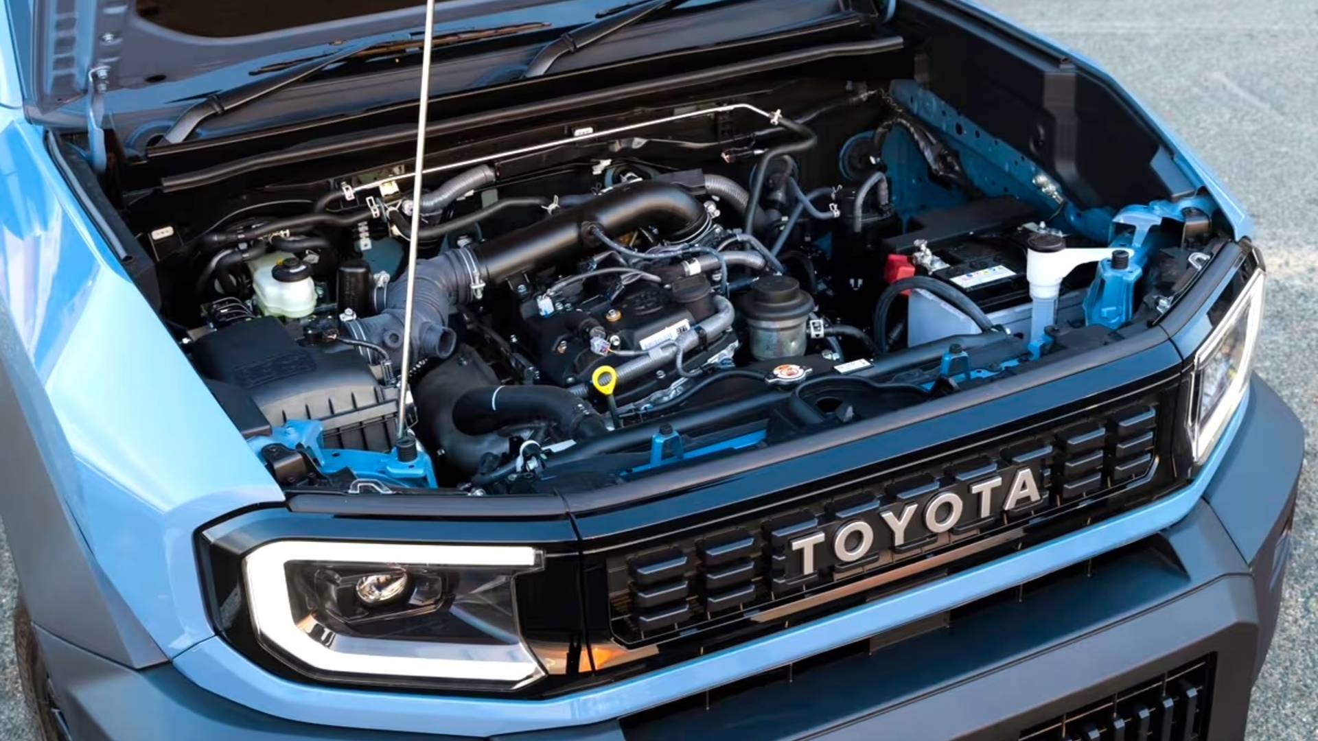 В Японии «разобрали» двигатель нового Toyota Land Cruiser FJ: маломощный, но ресурсный