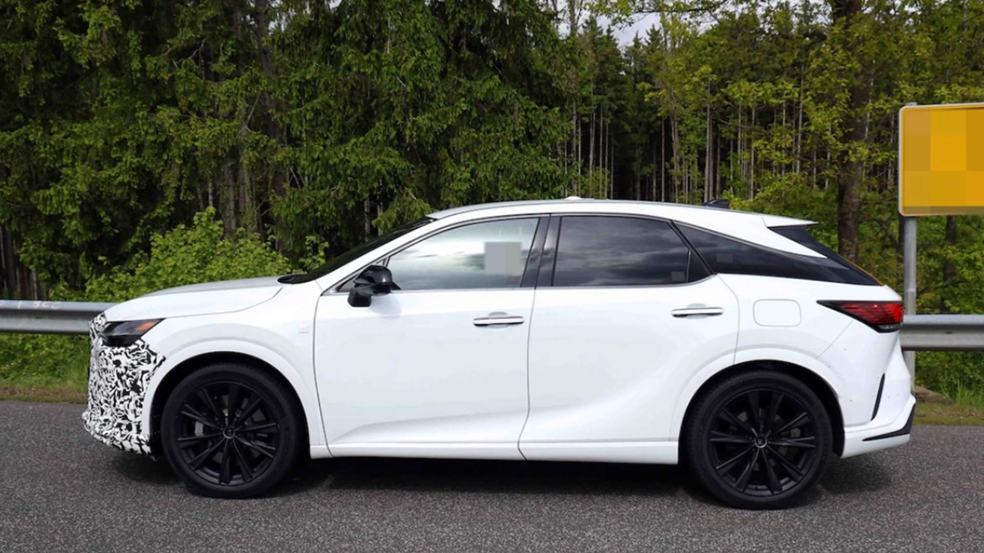Lexus RX готовят к крупному рестайлингу: новая решетка радиатора и салон в стиле последних моделей марки 4 Lexus RX готовят к крупному рестайлингу: новая решетка радиатора и салон в стиле последних моделей марки